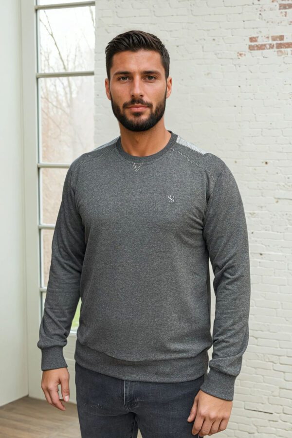 Tamno siva dukserica sa sivim detaljima i kontrastnim ubacajem ⚫✨ Dukserica sa osmišljenim detaljima